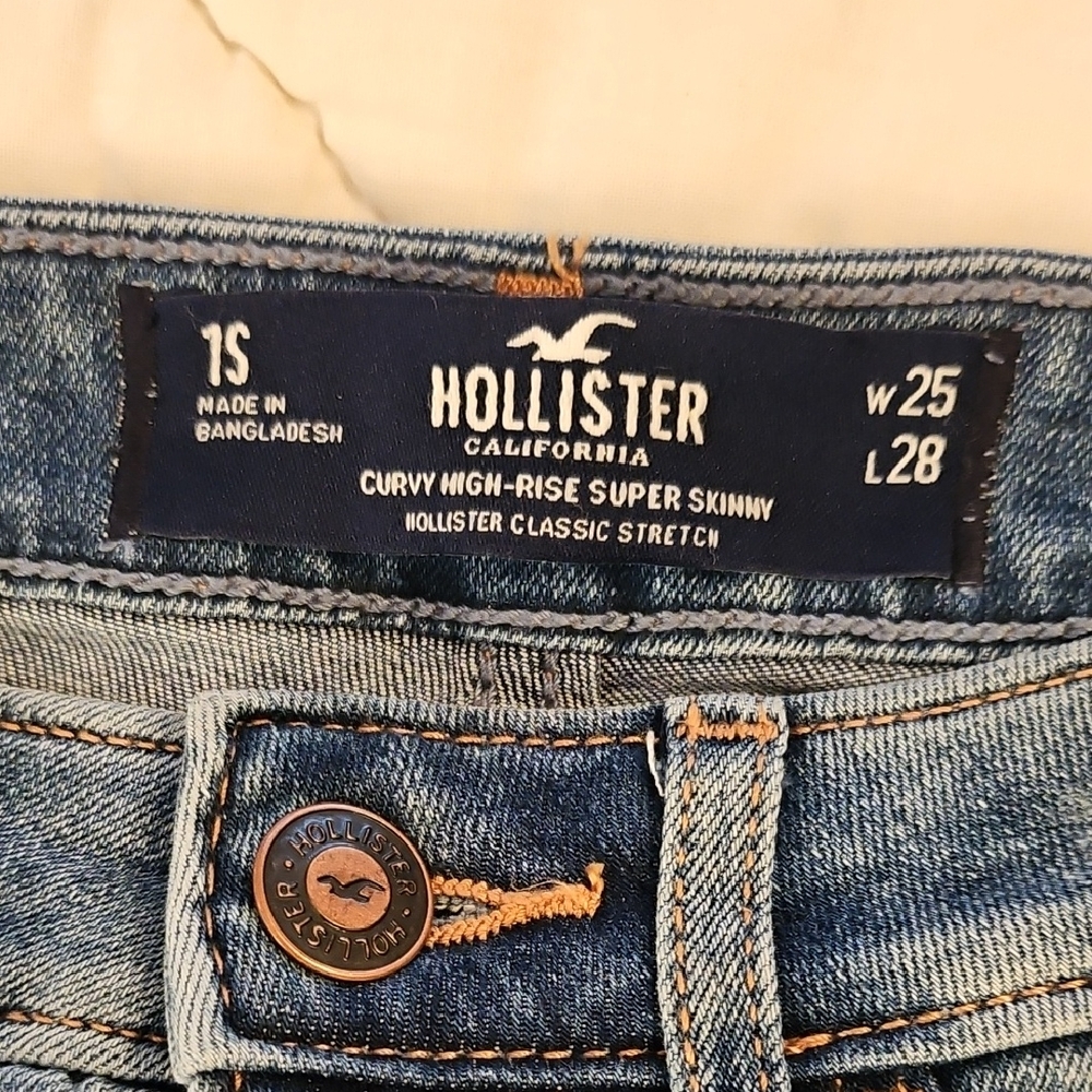 Hollister Curvy High-Rise Super Skinny Distressed Jeans - Picture 6 of 10